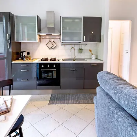 Buro Il Viaggiatore Lägenhet Parma